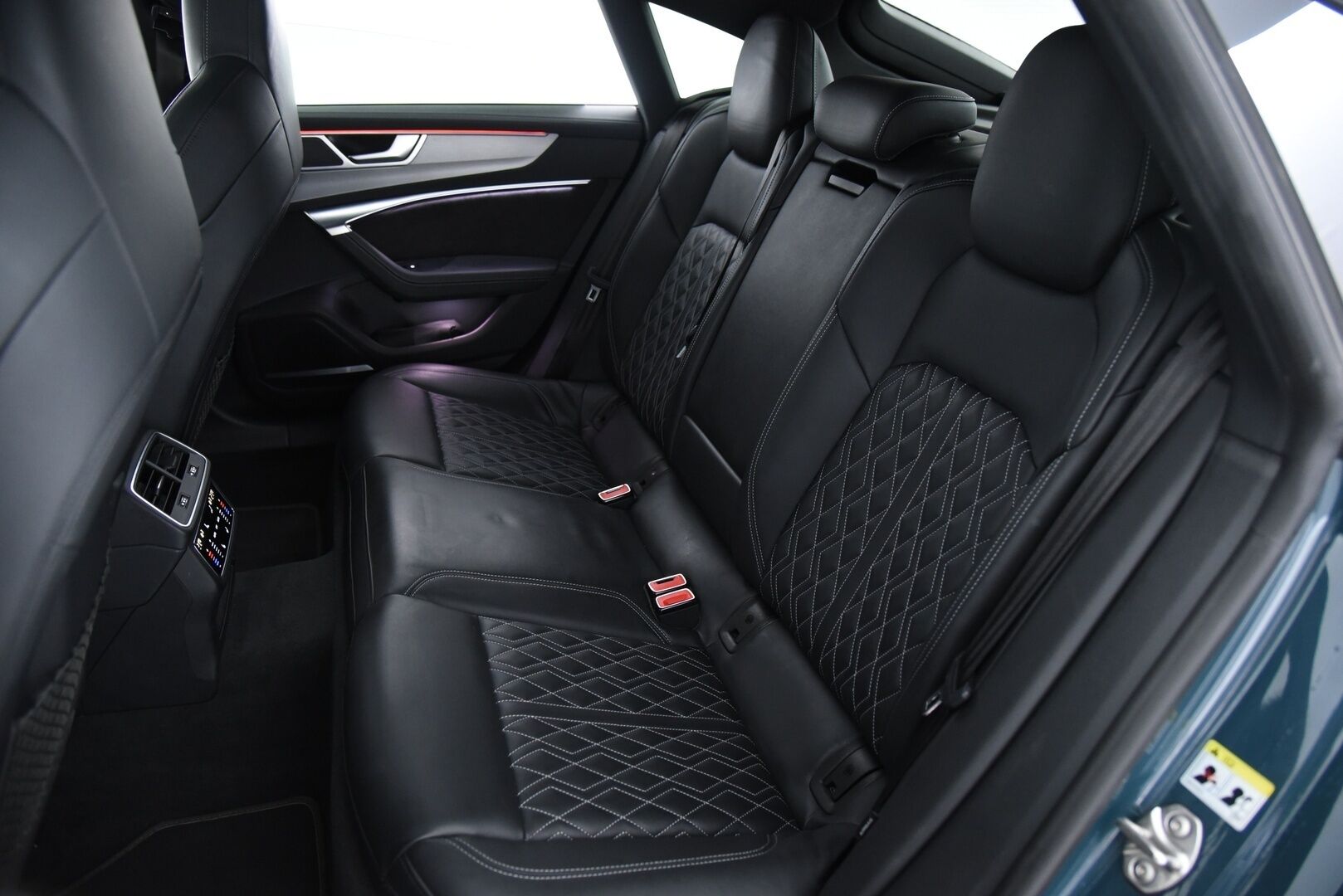 Audi A7 2020 Business Sport 55 TFSI e quattro S tronic S-Line * Koukku / HD Matrix Laser / B&O / HUD / Adapt.vak / Timanttinahat * - Muistipenkki / Imuovet / P-kamera / Panorama / Hienot varusteet - HULLU BLACKWEEK KORKOTARJOUS 2,49%