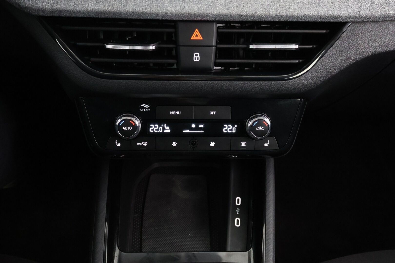 Skoda Kamiq 2024 1.0 TSI 116 Selection DSG Autom. - 1.Omist - Suomi-Auto | Vakkari | P-kamera | LED | Keyless | Lämpöratti | Merkkihuollettu