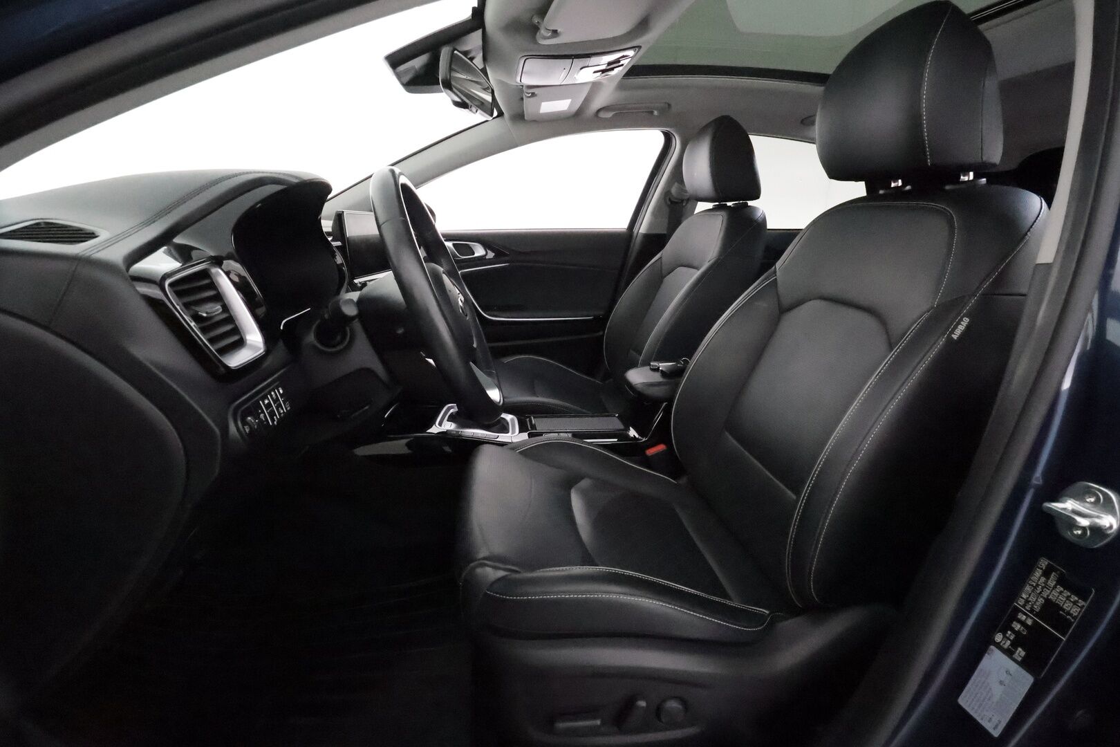 Kia XCeed 2020 1,6 GDI Plug-In Hybrid Business Premium DCT **Adapt.vakkari / Panorama / Muistipenkki / P.kamera / LED** - Merkkihuollettu / Kahdet renkaat aluvanteilla / Sähköluukku / Ilmastoidut etuistuimet / Penkinlämmittimet takana / Ratinlämmitin / Navi