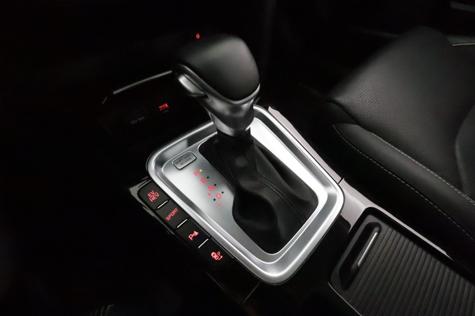 Kia XCeed 2020 1,6 GDI Plug-In Hybrid Business Premium DCT **Adapt.vakkari / Panorama / Muistipenkki / P.kamera / LED** - Merkkihuollettu / Kahdet renkaat aluvanteilla / Sähköluukku / Ilmastoidut etuistuimet / Penkinlämmittimet takana / Ratinlämmitin / Navi
