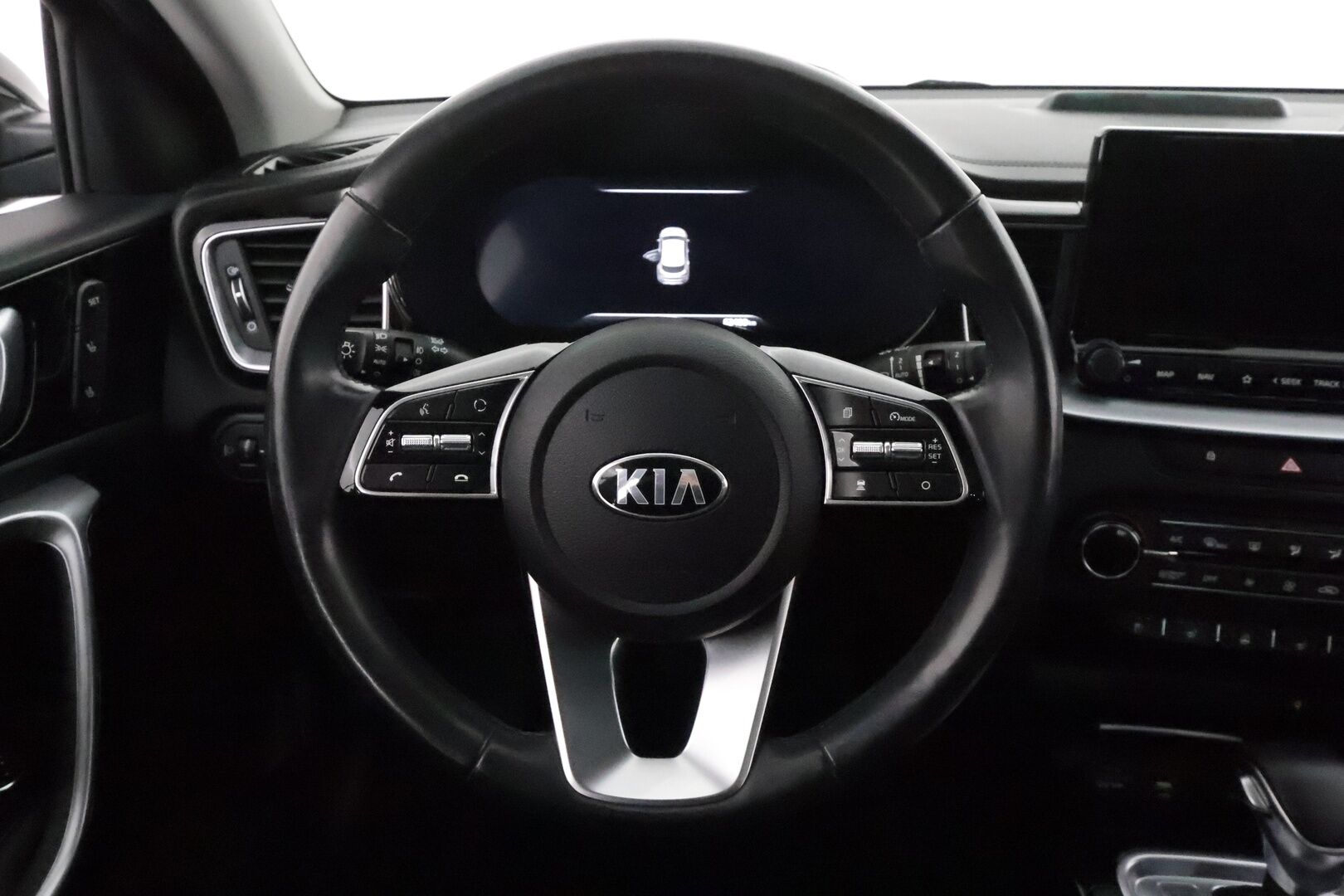 Kia XCeed 2020 1,6 GDI Plug-In Hybrid Business Premium DCT **Adapt.vakkari / Panorama / Muistipenkki / P.kamera / LED** - Merkkihuollettu / Kahdet renkaat aluvanteilla / Sähköluukku / Ilmastoidut etuistuimet / Penkinlämmittimet takana / Ratinlämmitin / Navi