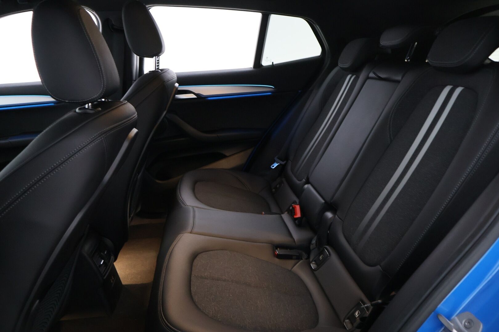 BMW X2 2021 xDrive 25e M Sport - *Shadowline / Comfort Access / Sähk.Esilämmitin / Sporttipenkit / Peruutuskamera / Navigointi / Sähköluukku*