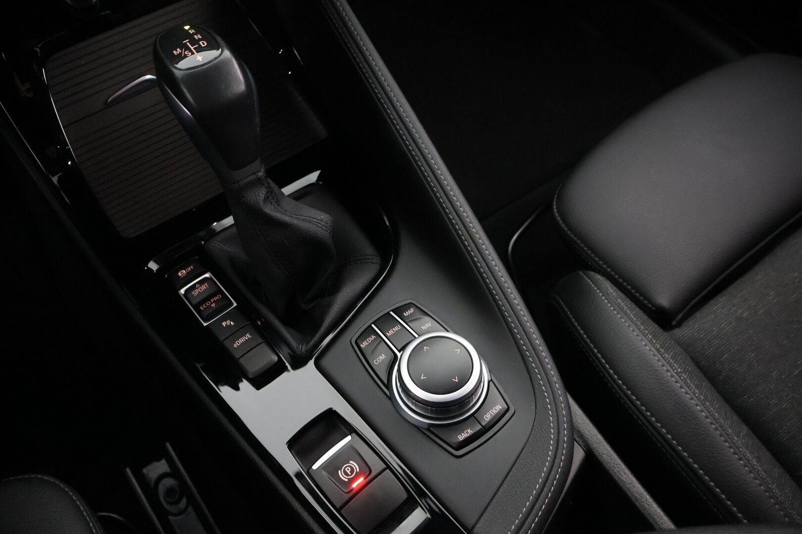 BMW X2 2021 xDrive 25e M Sport - *Shadowline / Comfort Access / Sähk.Esilämmitin / Sporttipenkit / Peruutuskamera / Navigointi / Sähköluukku*