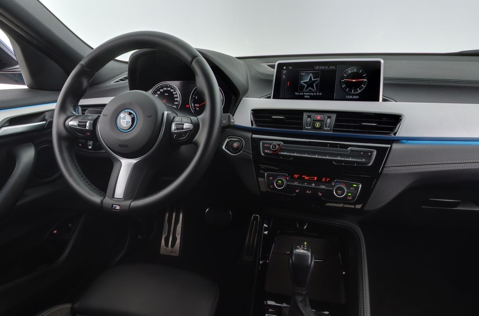 BMW X2 2021 xDrive 25e M Sport - *Shadowline / Comfort Access / Sähk.Esilämmitin / Sporttipenkit / Peruutuskamera / Navigointi / Sähköluukku*