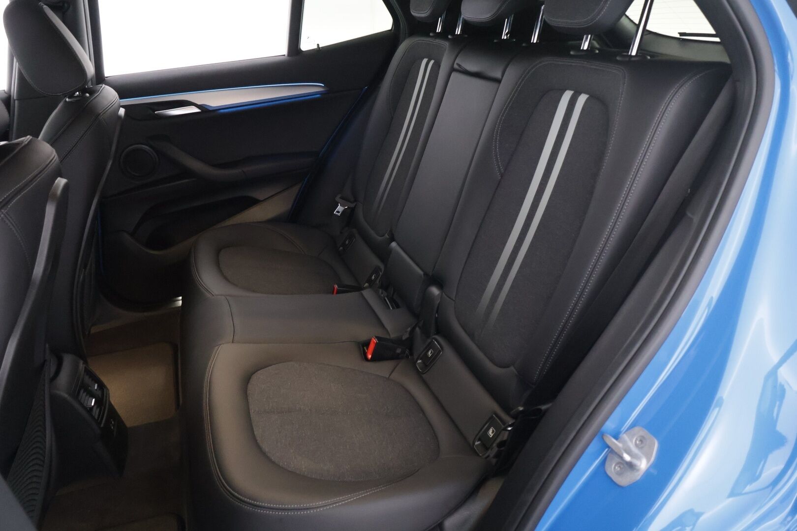 BMW X2 2021 xDrive 25e M Sport - *Shadowline / Comfort Access / Sähk.Esilämmitin / Sporttipenkit / Peruutuskamera / Navigointi / Sähköluukku*