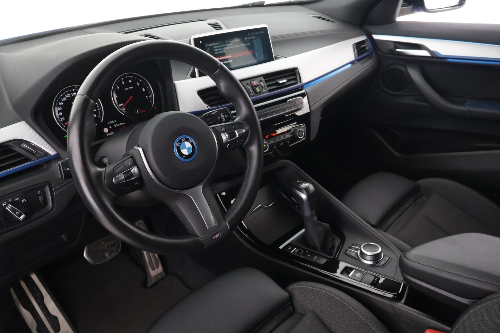 BMW X2 2021 xDrive 25e M Sport - *Shadowline / Comfort Access / Sähk.Esilämmitin / Sporttipenkit / Peruutuskamera / Navigointi / Sähköluukku*