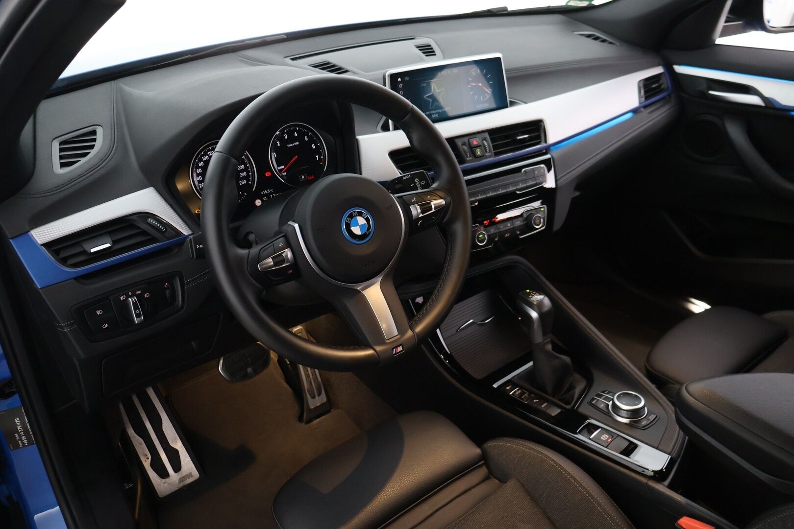 BMW X2 2021 xDrive 25e M Sport - *Shadowline / Comfort Access / Sähk.Esilämmitin / Sporttipenkit / Peruutuskamera / Navigointi / Sähköluukku*