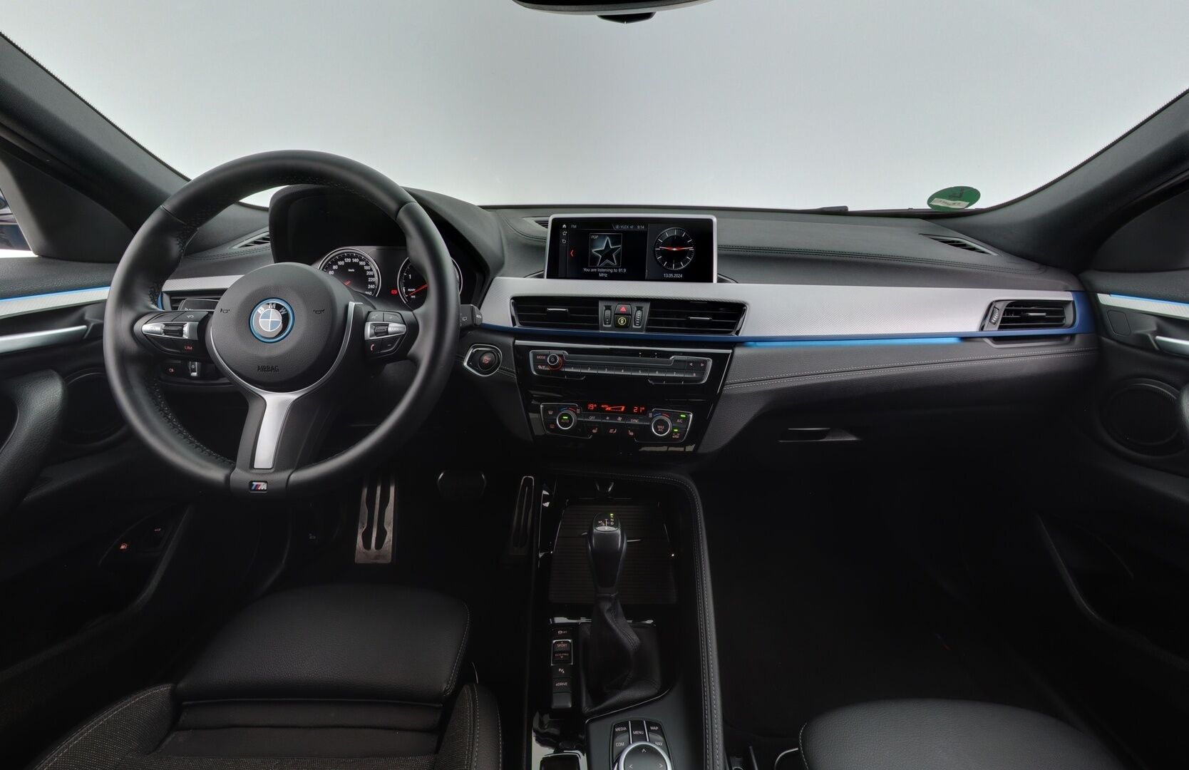 BMW X2 2021 xDrive 25e M Sport - *Shadowline / Comfort Access / Sähk.Esilämmitin / Sporttipenkit / Peruutuskamera / Navigointi / Sähköluukku*