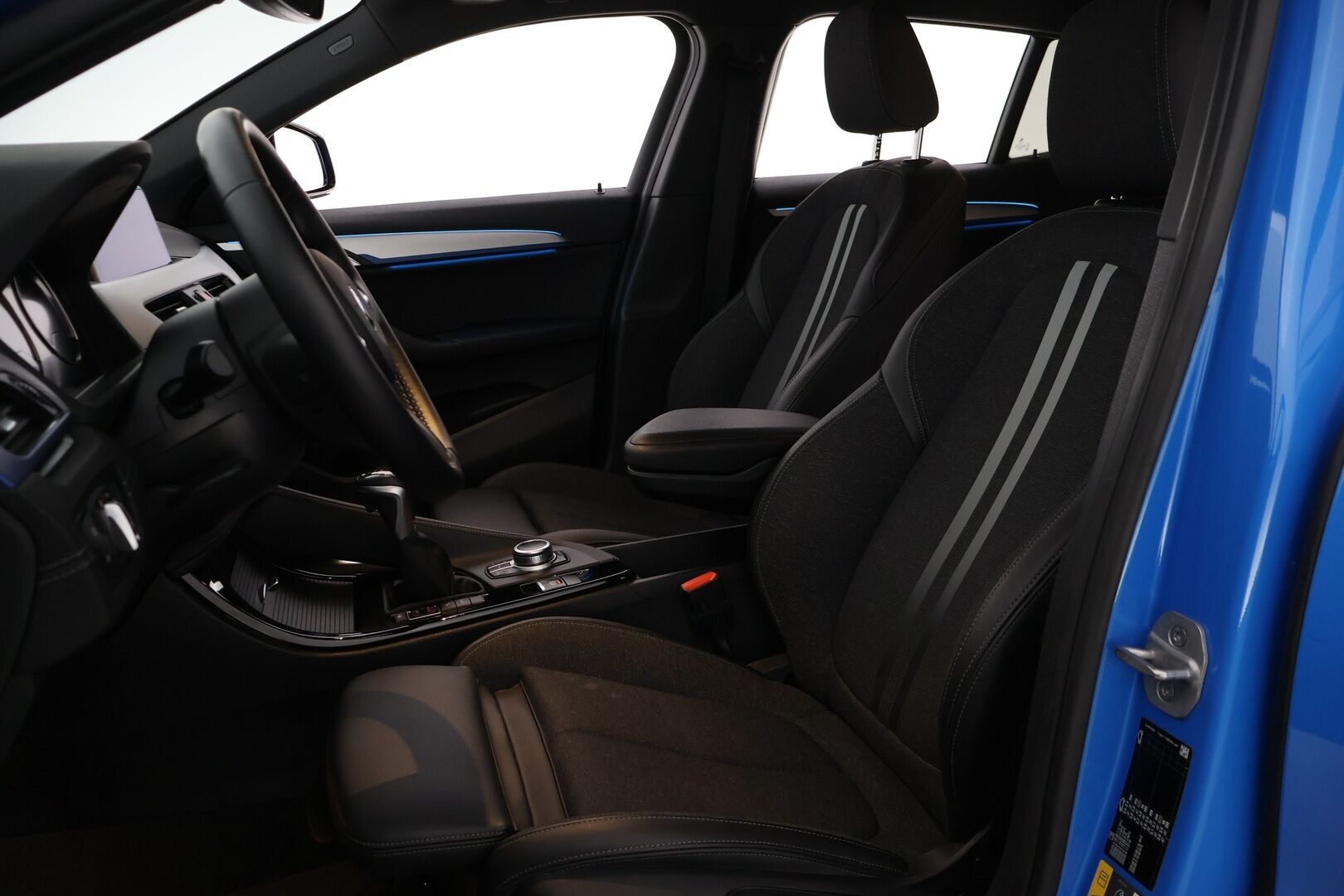 BMW X2 2021 xDrive 25e M Sport - *Shadowline / Comfort Access / Sähk.Esilämmitin / Sporttipenkit / Peruutuskamera / Navigointi / Sähköluukku*