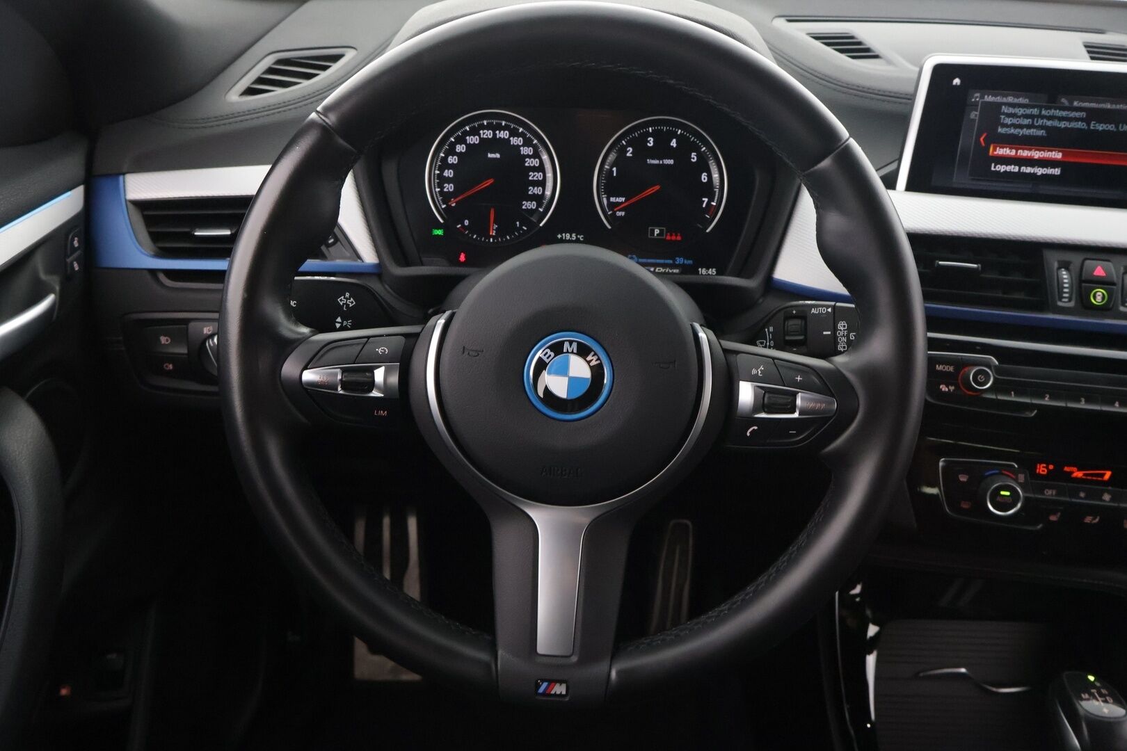 BMW X2 2021 xDrive 25e M Sport - *Shadowline / Comfort Access / Sähk.Esilämmitin / Sporttipenkit / Peruutuskamera / Navigointi / Sähköluukku*