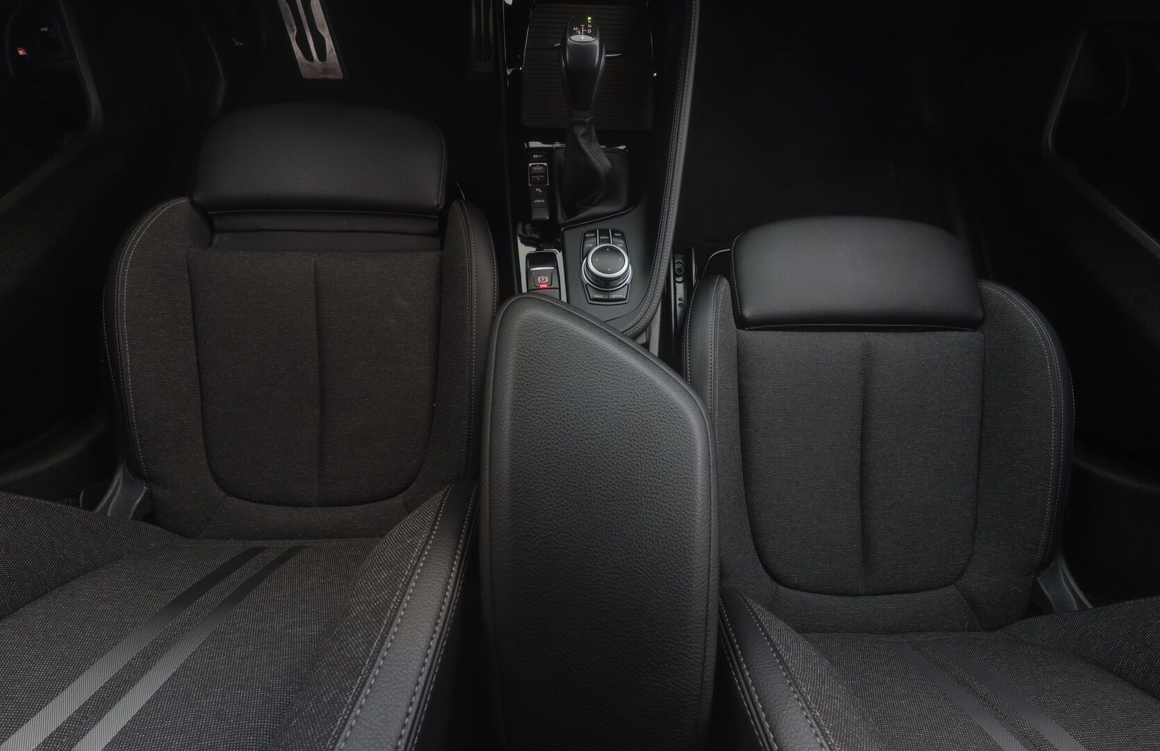BMW X2 2021 xDrive 25e M Sport - *Shadowline / Comfort Access / Sähk.Esilämmitin / Sporttipenkit / Peruutuskamera / Navigointi / Sähköluukku*