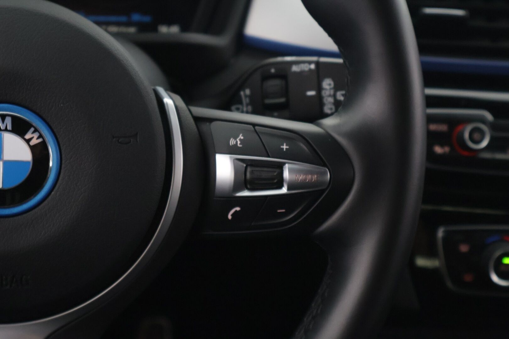 BMW X2 2021 xDrive 25e M Sport - *Shadowline / Comfort Access / Sähk.Esilämmitin / Sporttipenkit / Peruutuskamera / Navigointi / Sähköluukku*