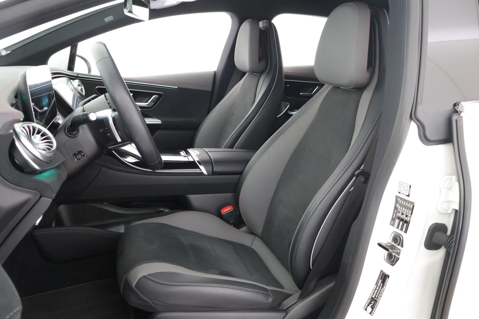 MERCEDES-BENZ EQE 2022 350+ AMG Line - 2,99 % KORKOTARJOUS TÄHÄN AUTOON - */ Adapt.Vakkari / Burmester / 360° Kamera / Muistipaketti / Digital-LED / Koukku / Juuri saapunut /*