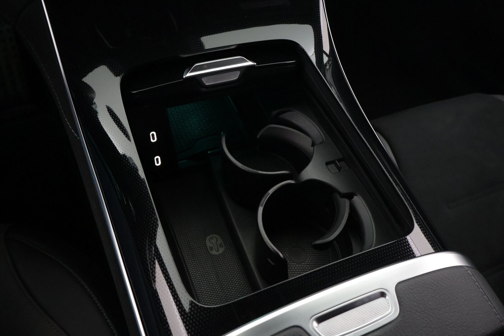 MERCEDES-BENZ EQE 2022 350+ AMG Line - 2,99 % KORKOTARJOUS TÄHÄN AUTOON - */ Adapt.Vakkari / Burmester / 360° Kamera / Muistipaketti / Digital-LED / Koukku / Juuri saapunut /*