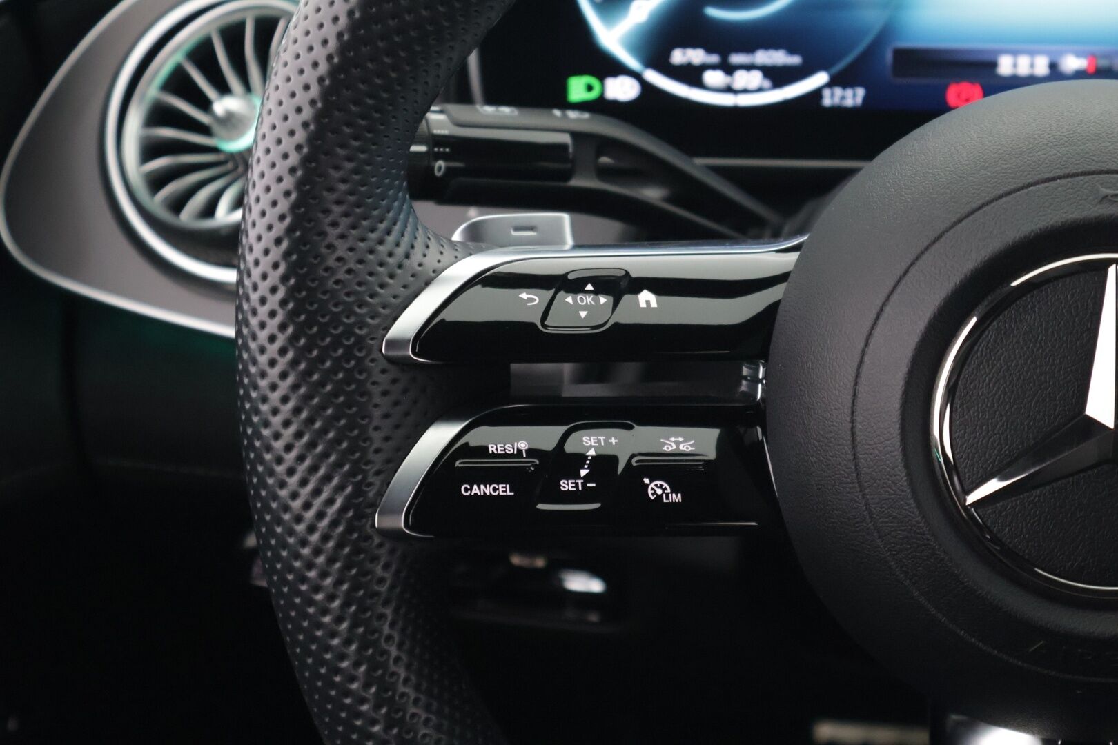 MERCEDES-BENZ EQE 2022 350+ AMG Line - 2,99 % KORKOTARJOUS TÄHÄN AUTOON - */ Adapt.Vakkari / Burmester / 360° Kamera / Muistipaketti / Digital-LED / Koukku / Juuri saapunut /*