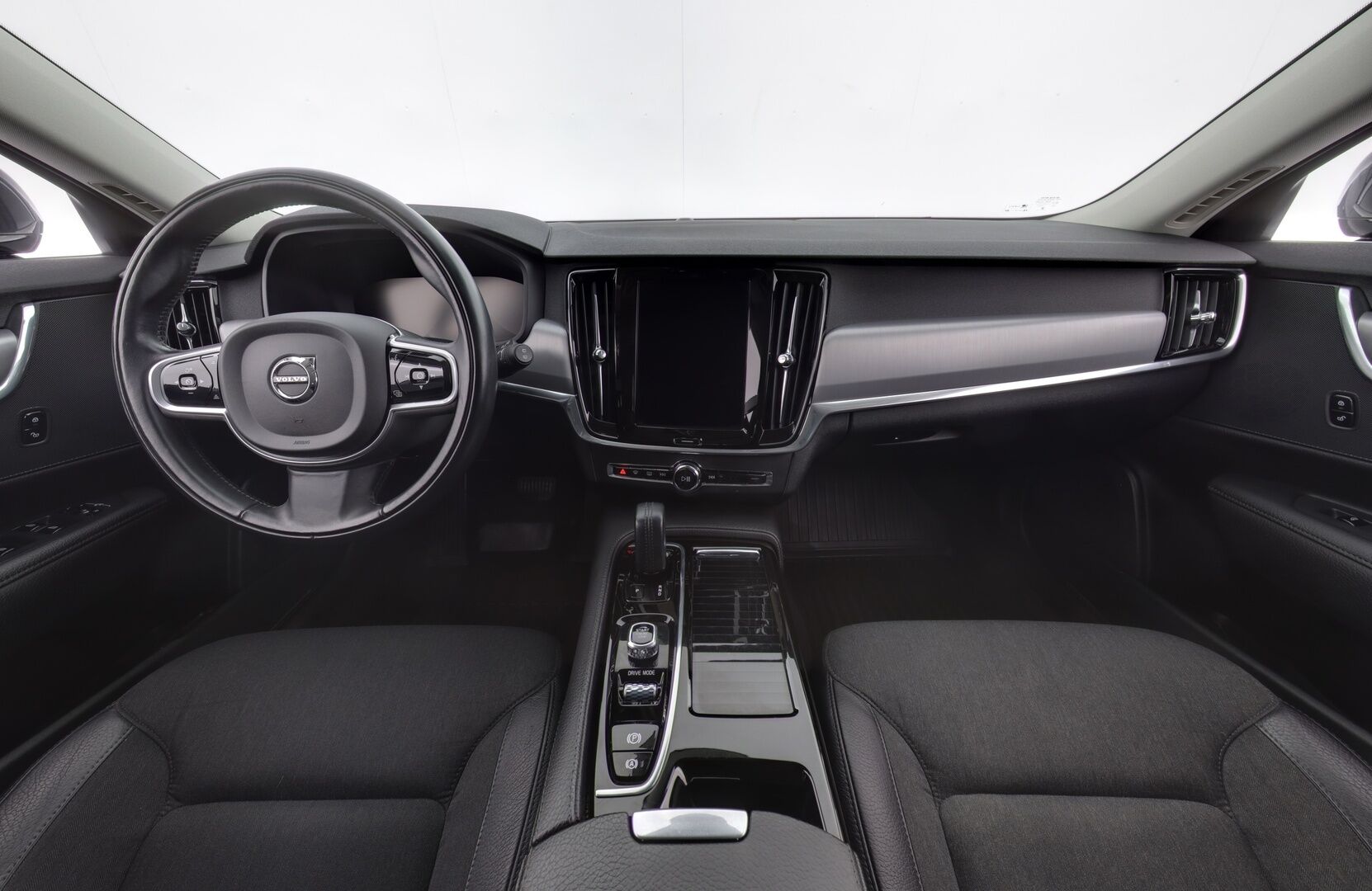 Volvo V90 2020 T8 TwE AWD Momentum aut *Webasto / Pilot Assist / Koukku / Tutkat / Navi / LED-valot / Puolinahkasisusta / KeylessGo* - Suomen edullisin T8! / Kahdet renkaat alumiinivantein / Merkkihistoria! / Jakohihna 92tkm / Jarruremontti 6/24