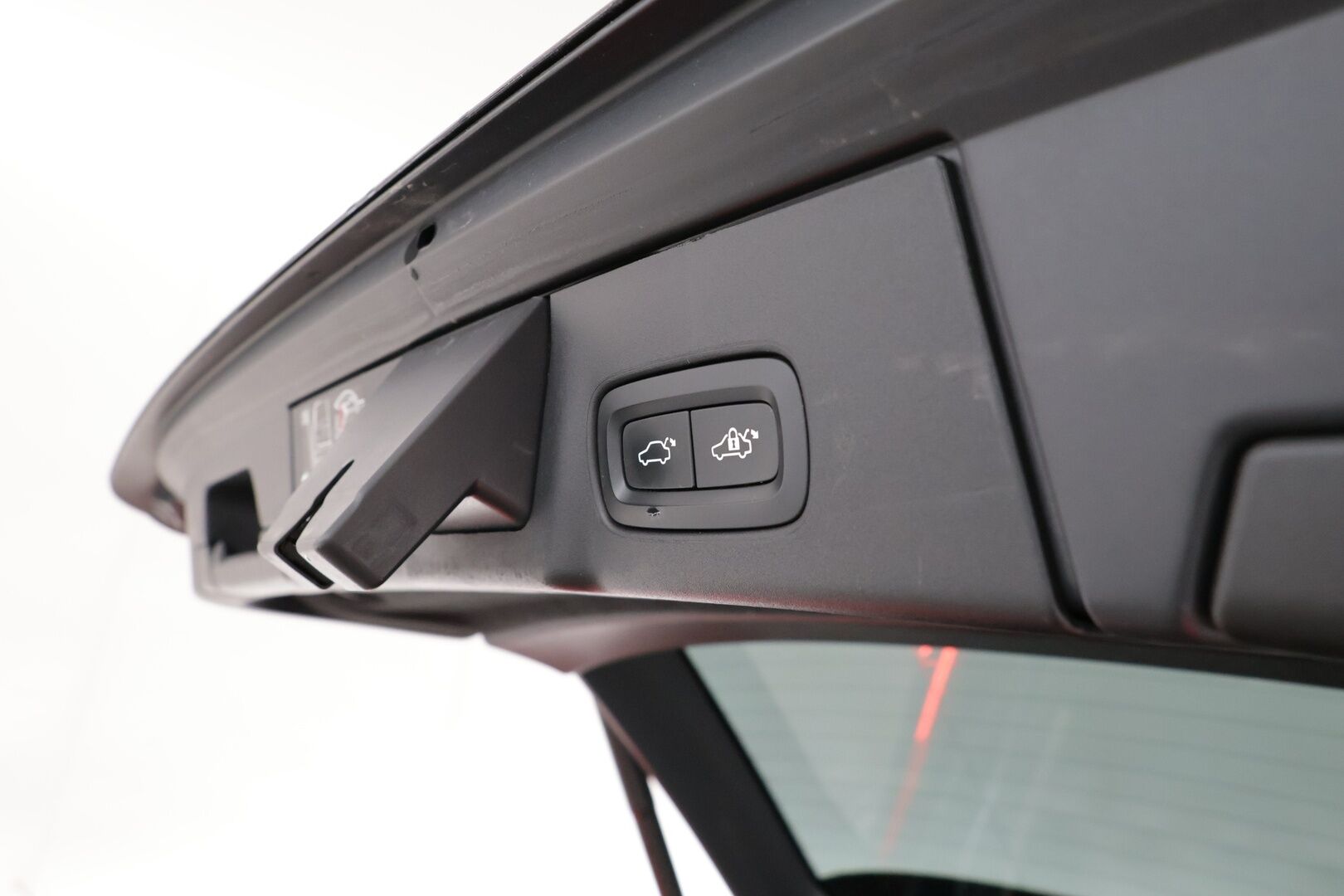 Volvo V90 2020 T8 TwE AWD Momentum aut *Webasto / Pilot Assist / Koukku / Tutkat / Navi / LED-valot / Puolinahkasisusta / KeylessGo* - Suomen edullisin T8! / Kahdet renkaat alumiinivantein / Merkkihistoria! / Jakohihna 92tkm / Jarruremontti 6/24