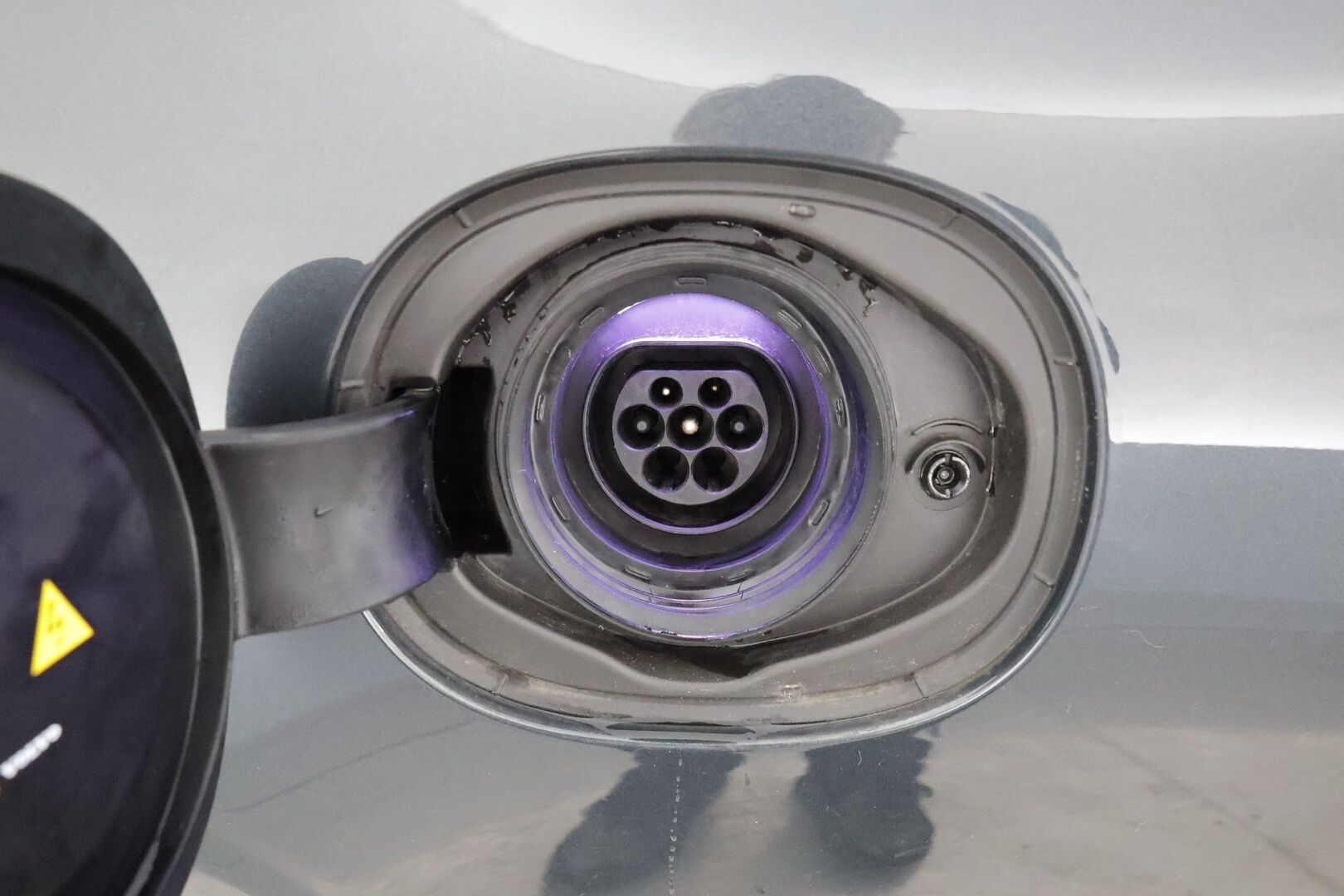 Volvo V90 2020 T8 TwE AWD Momentum aut *Webasto / Pilot Assist / Koukku / Tutkat / Navi / LED-valot / Puolinahkasisusta / KeylessGo* - Suomen edullisin T8! / Kahdet renkaat alumiinivantein / Merkkihistoria! / Jakohihna 92tkm / Jarruremontti 6/24