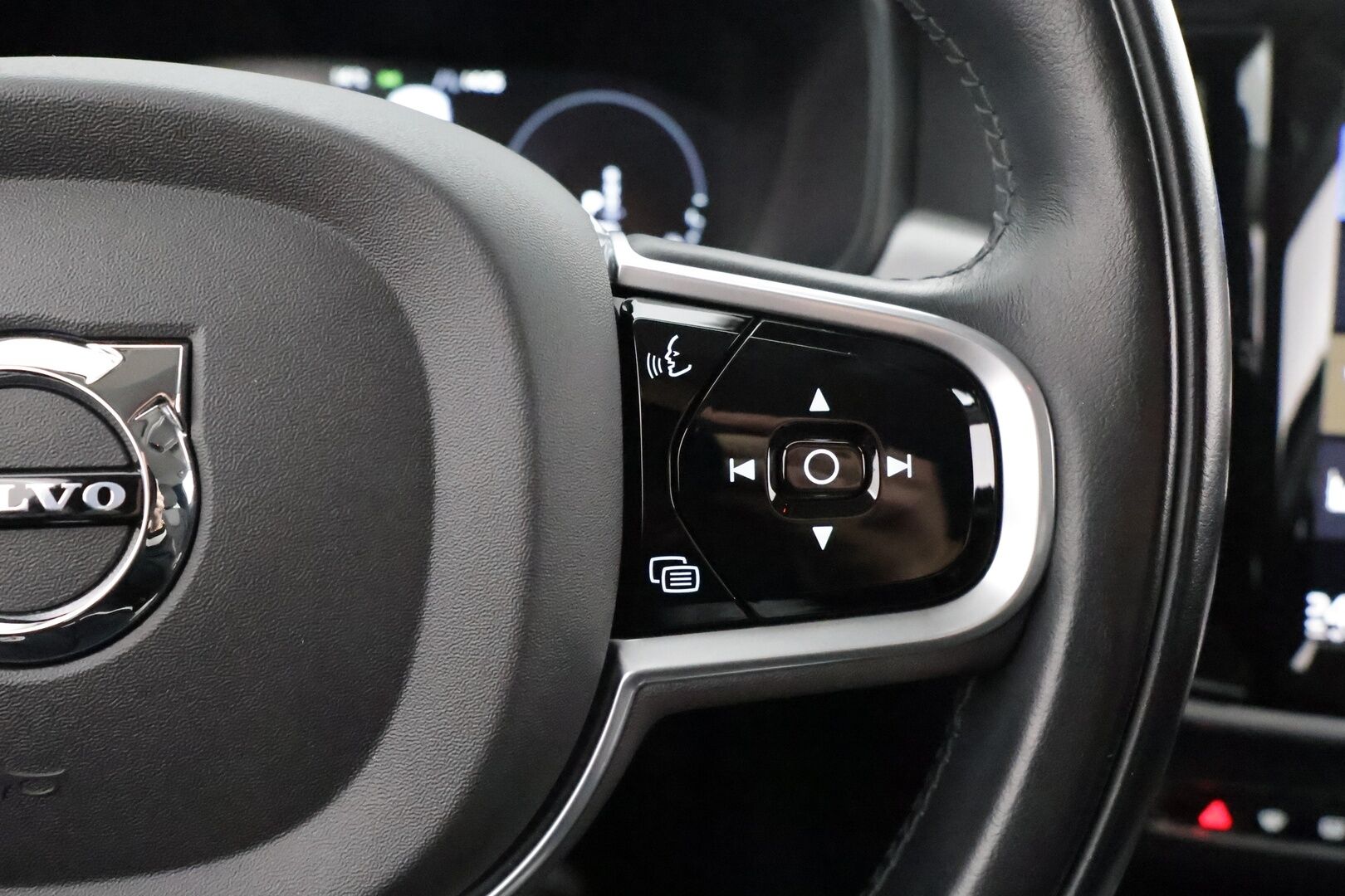 Volvo V90 2020 T8 TwE AWD Momentum aut *Webasto / Pilot Assist / Koukku / Tutkat / Navi / LED-valot / Puolinahkasisusta / KeylessGo* - Suomen edullisin T8! / Kahdet renkaat alumiinivantein / Merkkihistoria! / Jakohihna 92tkm / Jarruremontti 6/24