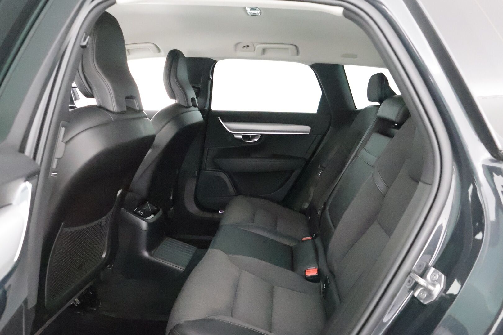 Volvo V90 2020 T8 TwE AWD Momentum aut *Webasto / Pilot Assist / Koukku / Tutkat / Navi / LED-valot / Puolinahkasisusta / KeylessGo* - Suomen edullisin T8! / Kahdet renkaat alumiinivantein / Merkkihistoria! / Jakohihna 92tkm / Jarruremontti 6/24