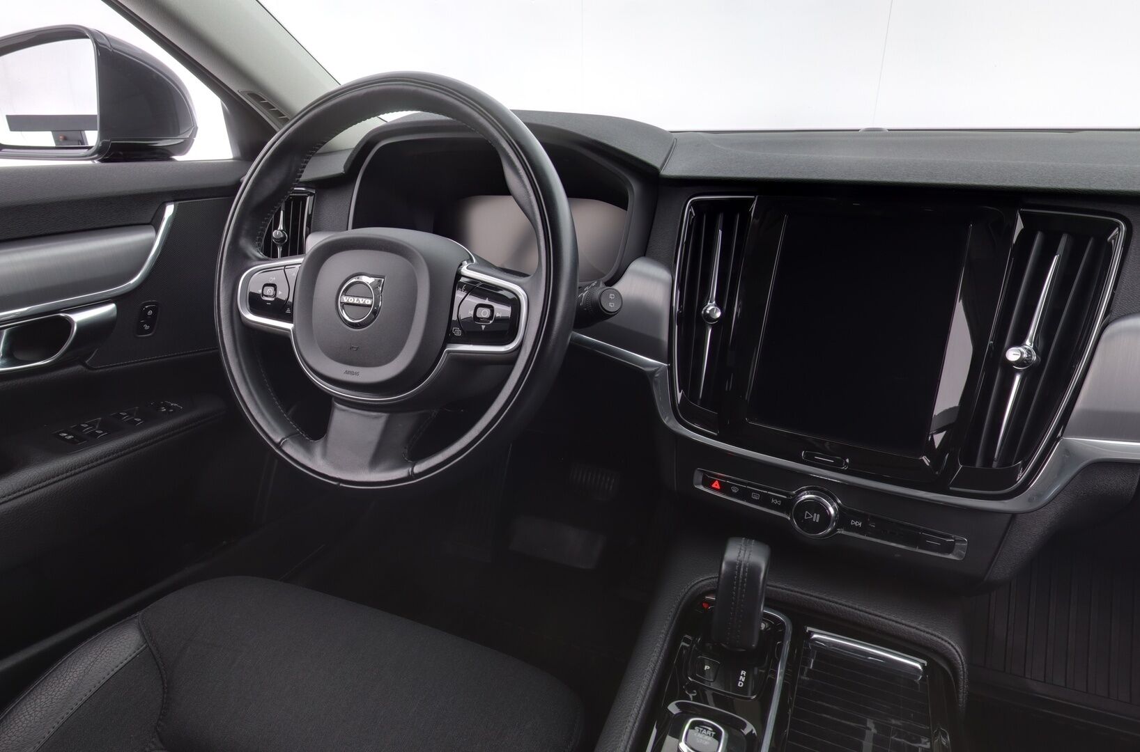 Volvo V90 2020 T8 TwE AWD Momentum aut *Webasto / Pilot Assist / Koukku / Tutkat / Navi / LED-valot / Puolinahkasisusta / KeylessGo* - Suomen edullisin T8! / Kahdet renkaat alumiinivantein / Merkkihistoria! / Jakohihna 92tkm / Jarruremontti 6/24