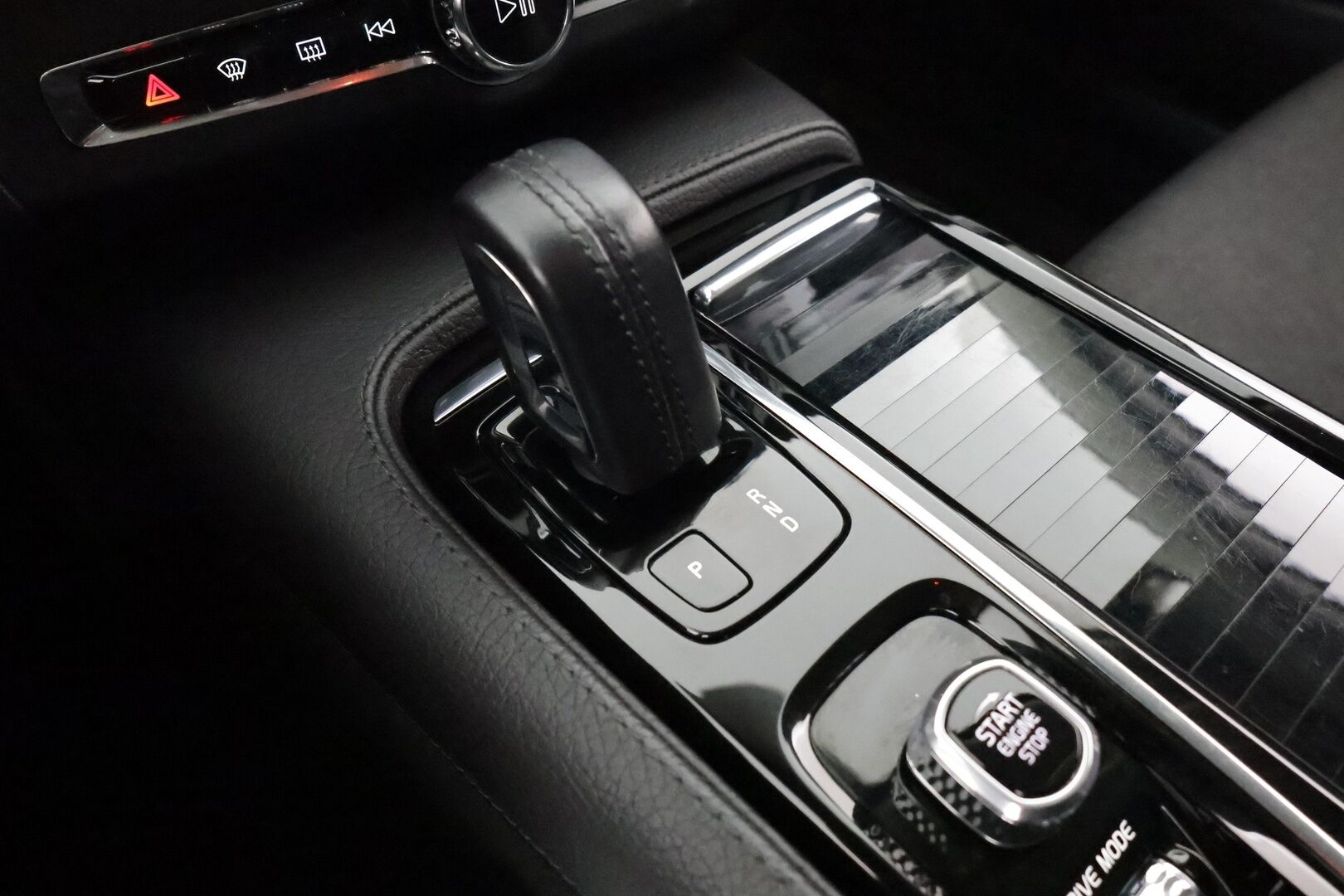 Volvo V90 2020 T8 TwE AWD Momentum aut *Webasto / Pilot Assist / Koukku / Tutkat / Navi / LED-valot / Puolinahkasisusta / KeylessGo* - Suomen edullisin T8! / Kahdet renkaat alumiinivantein / Merkkihistoria! / Jakohihna 92tkm / Jarruremontti 6/24