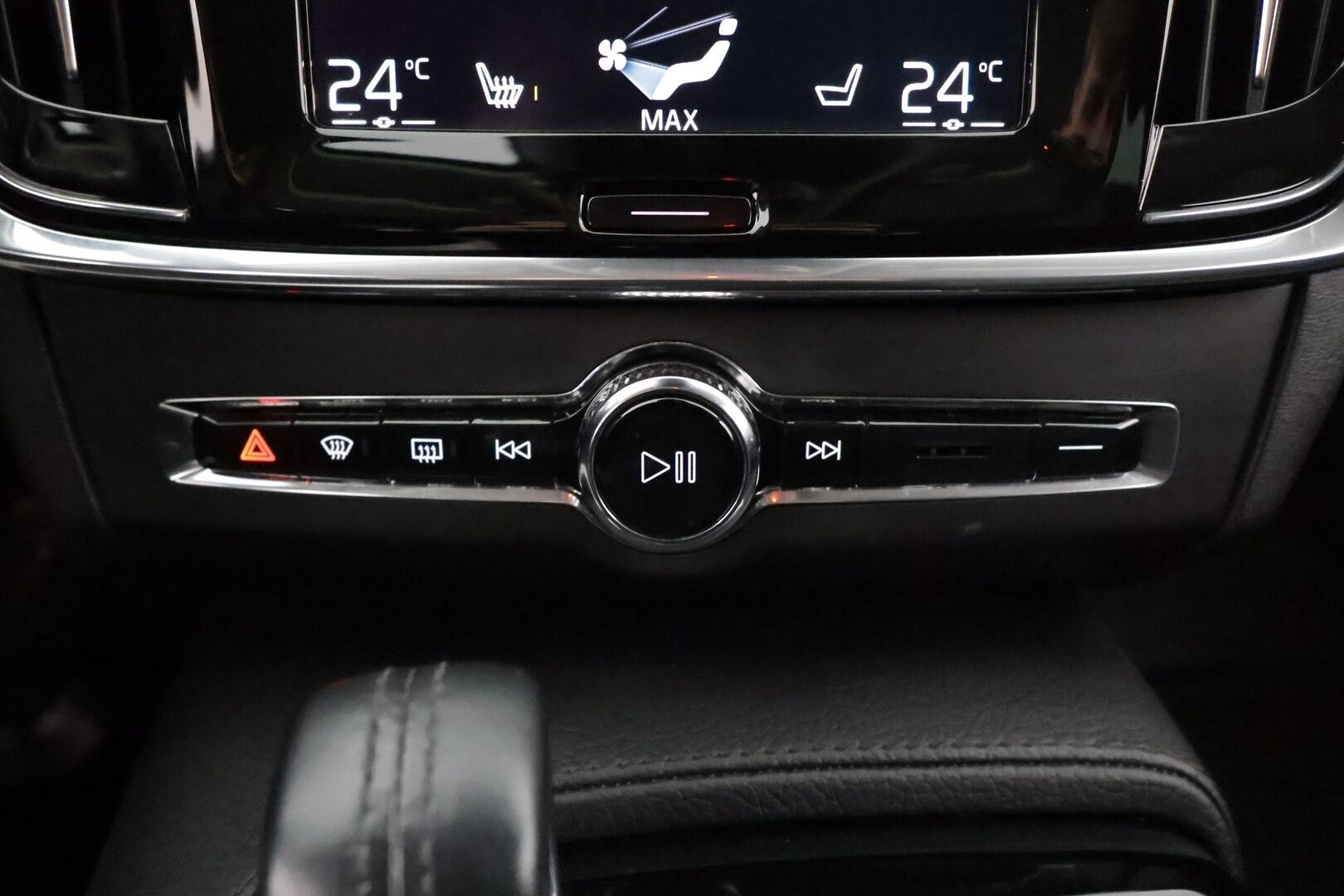 Volvo V90 2020 T8 TwE AWD Momentum aut *Webasto / Pilot Assist / Koukku / Tutkat / Navi / LED-valot / Puolinahkasisusta / KeylessGo* - Suomen edullisin T8! / Kahdet renkaat alumiinivantein / Merkkihistoria! / Jakohihna 92tkm / Jarruremontti 6/24