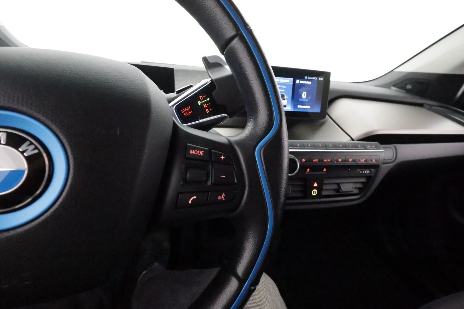 BMW I3S 2019 120Ah **H&K / Adapt. vakkari / ComfortAccess / Prof.Navi / Lämpöpumppu / P.kamera** - Akku kuntotarkistettu / Säännöllisesti huollettu / Kahdet renkaat vanteilla