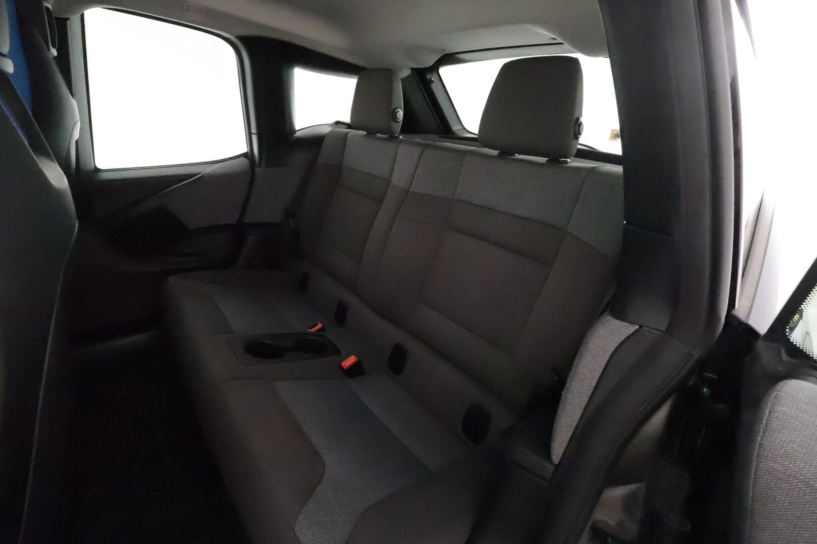 BMW I3S 2019 120Ah **H&K / Adapt. vakkari / ComfortAccess / Prof.Navi / Lämpöpumppu / P.kamera** - Akku kuntotarkistettu / Säännöllisesti huollettu / Kahdet renkaat vanteilla