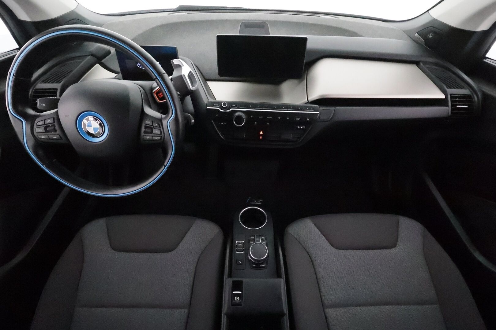 BMW I3S 2019 120Ah **H&K / Adapt. vakkari / ComfortAccess / Prof.Navi / Lämpöpumppu / P.kamera** - Akku kuntotarkistettu / Säännöllisesti huollettu / Kahdet renkaat vanteilla