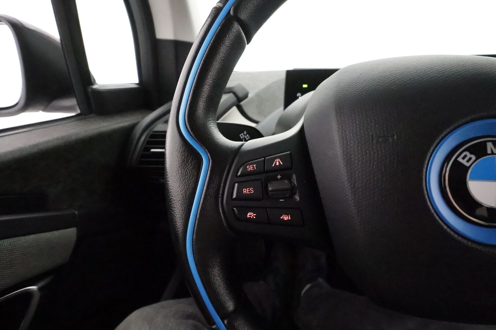 BMW I3S 2019 120Ah **H&K / Adapt. vakkari / ComfortAccess / Prof.Navi / Lämpöpumppu / P.kamera** - Akku kuntotarkistettu / Säännöllisesti huollettu / Kahdet renkaat vanteilla