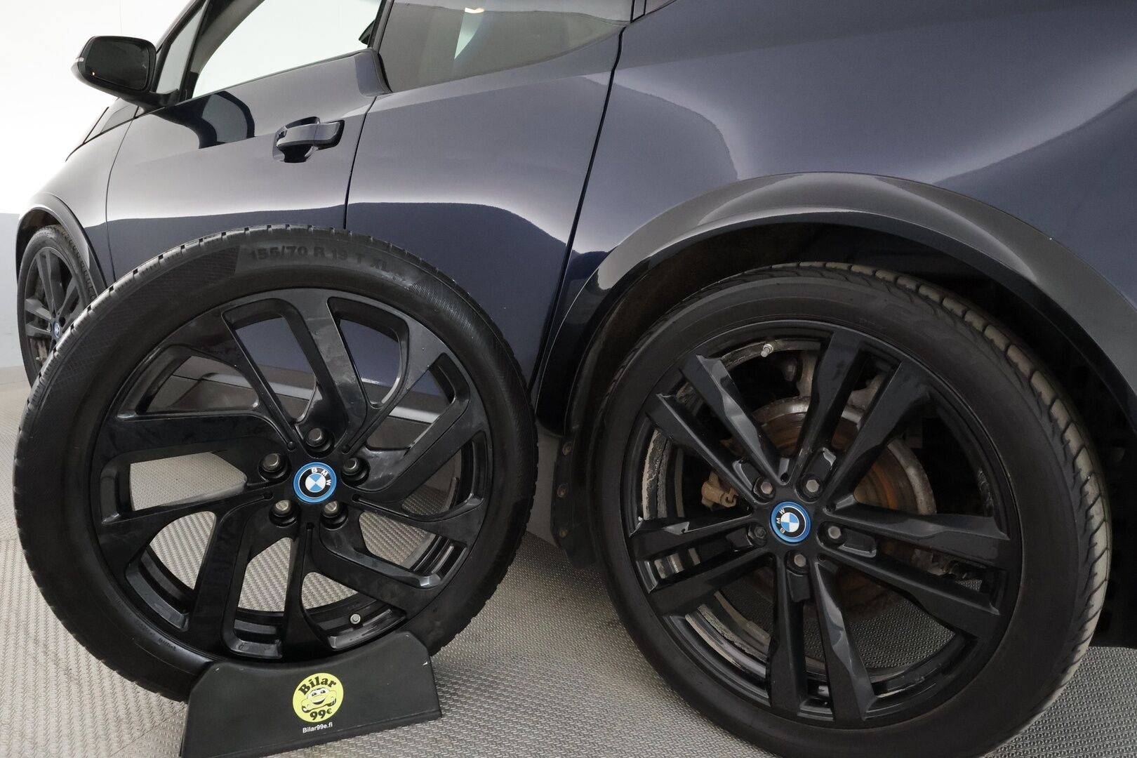 BMW I3S 2019 120Ah **H&K / Adapt. vakkari / ComfortAccess / Prof.Navi / Lämpöpumppu / P.kamera** - Akku kuntotarkistettu / Säännöllisesti huollettu / Kahdet renkaat vanteilla