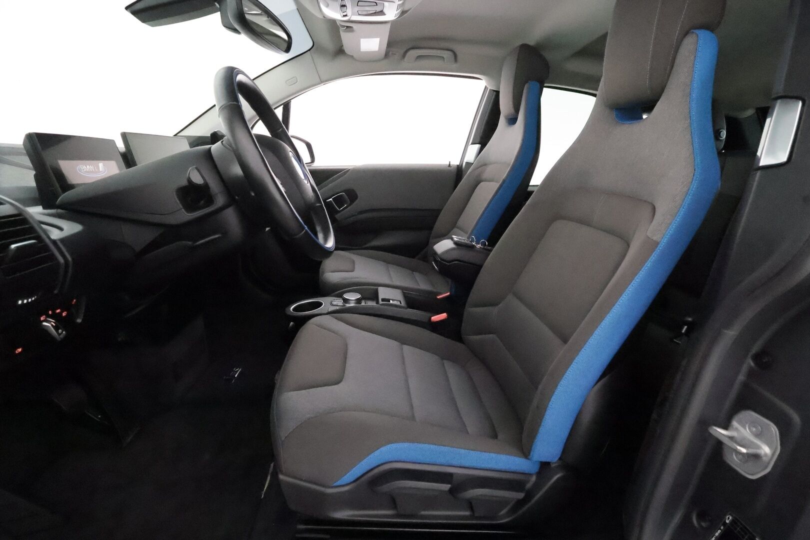 BMW I3S 2019 120Ah **H&K / Adapt. vakkari / ComfortAccess / Prof.Navi / Lämpöpumppu / P.kamera** - Akku kuntotarkistettu / Säännöllisesti huollettu / Kahdet renkaat vanteilla