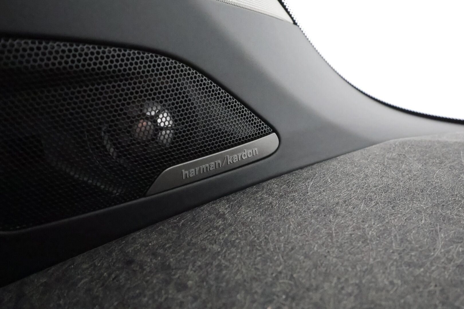 BMW I3S 2019 120Ah **H&K / Adapt. vakkari / ComfortAccess / Prof.Navi / Lämpöpumppu / P.kamera** - Akku kuntotarkistettu / Säännöllisesti huollettu / Kahdet renkaat vanteilla
