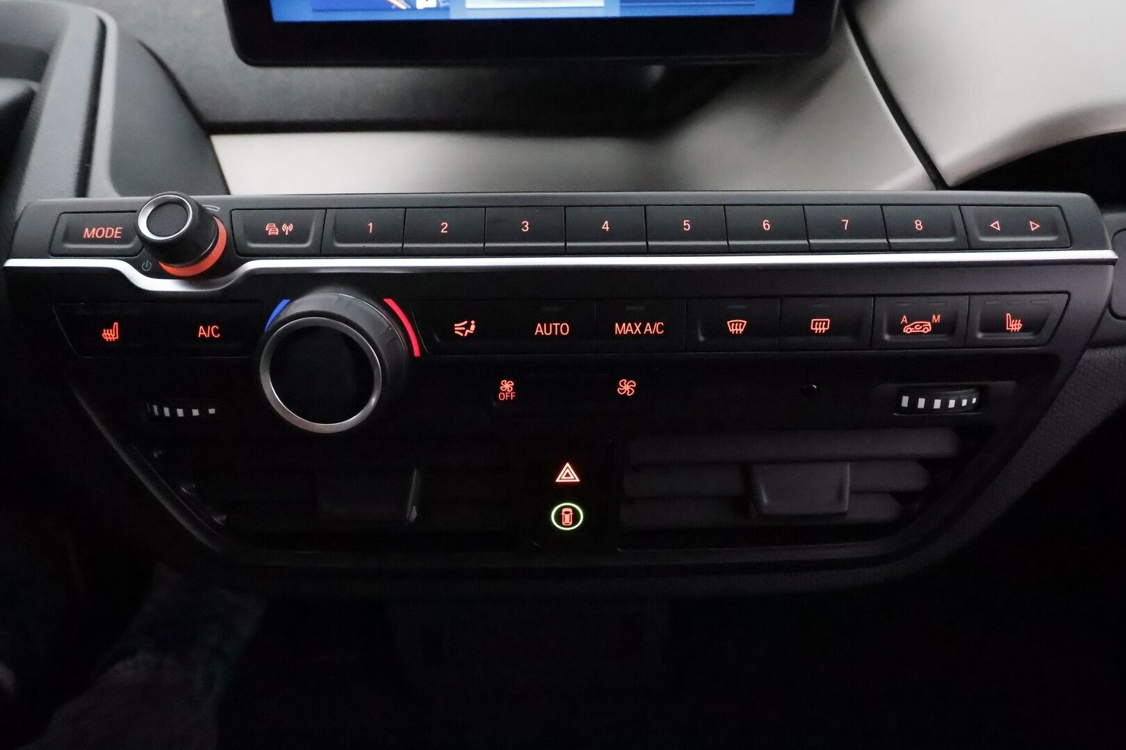 BMW I3S 2019 120Ah **H&K / Adapt. vakkari / ComfortAccess / Prof.Navi / Lämpöpumppu / P.kamera** - Akku kuntotarkistettu / Säännöllisesti huollettu / Kahdet renkaat vanteilla
