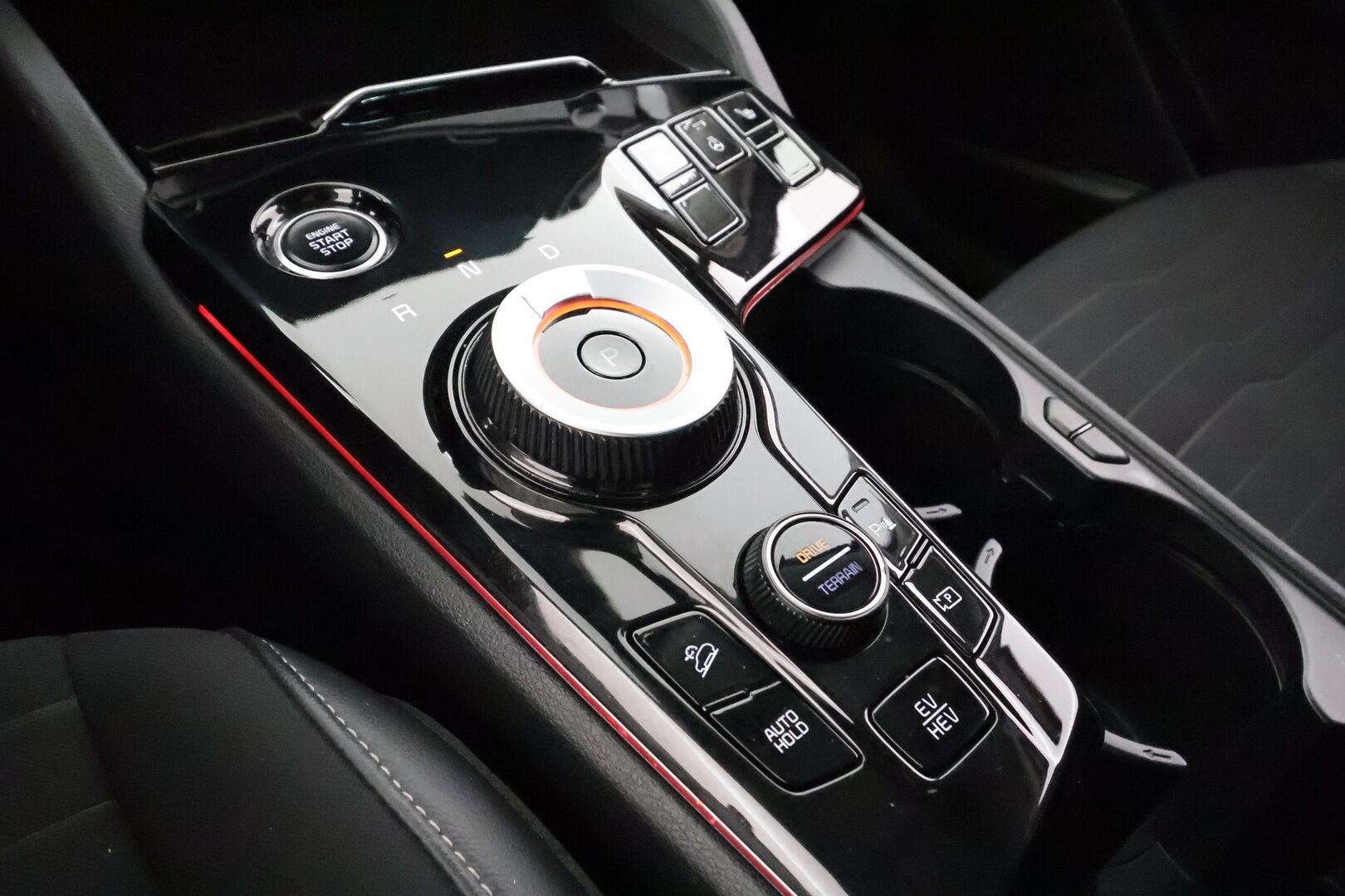 Kia Sportage 2022 1,6 T-GDI AWD Plug-in Hybrid Business Premium AT 265hv - | ACC | LED | 360 | Sähköpenkit | Navi | Katveavustin | Kaistavahti | Keyless | Apple&Android | Ratinlämmitys | Merkkihuollot | 2x Latauskaapelit |  Kahdet renkaat |