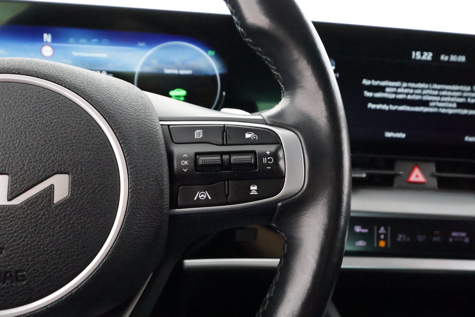 Kia Sportage 2022 1,6 T-GDI AWD Plug-in Hybrid Business Premium AT 265hv - | ACC | LED | 360 | Sähköpenkit | Navi | Katveavustin | Kaistavahti | Keyless | Apple&Android | Ratinlämmitys | Merkkihuollot | 2x Latauskaapelit |  Kahdet renkaat |