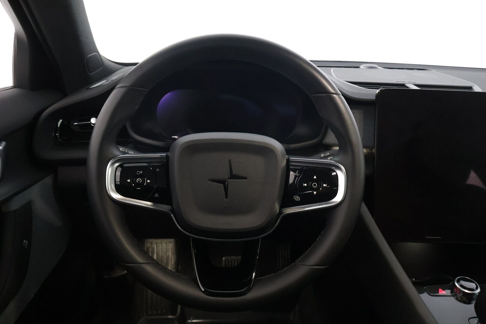 Polestar 2 2022 Standard Range Single Motor, 170kW, 64kWh* Pilot&Plus / ILP / 360-kamera / Lasikatto * - Kahdet renkaat alumiinivanteilla / Hyvin pidetty yksilö, loistavalla varustepaketilla *