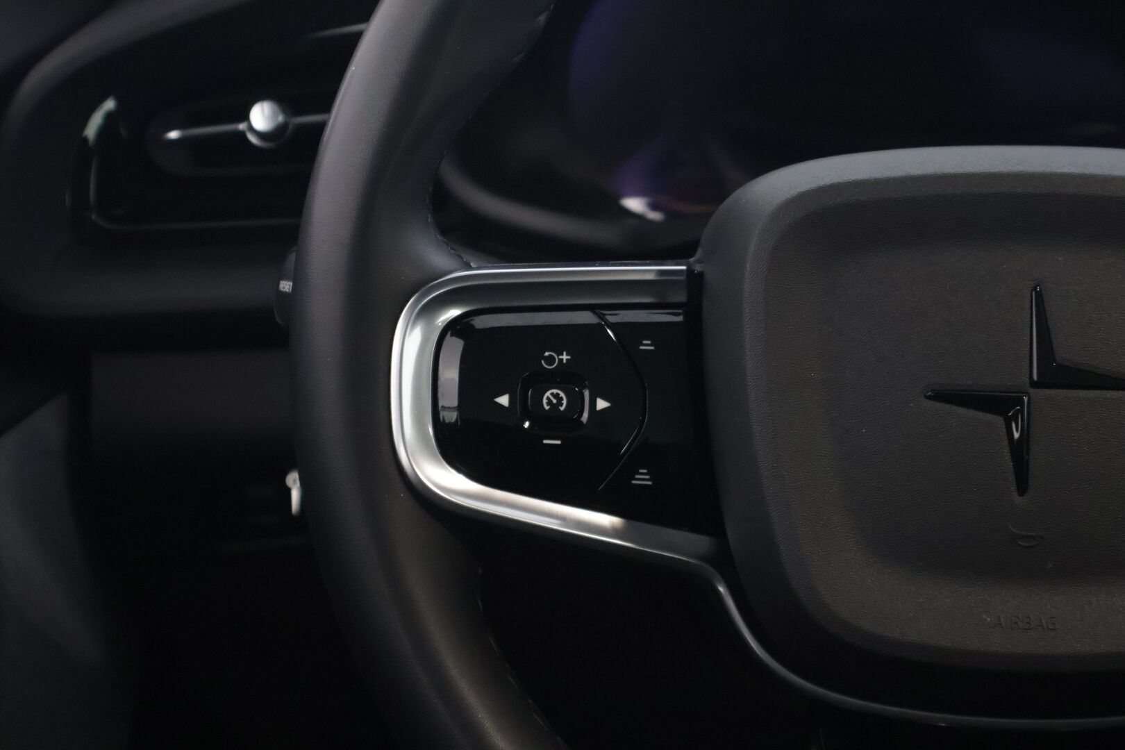 Polestar 2 2022 Standard Range Single Motor, 170kW, 64kWh* Pilot&Plus / ILP / 360-kamera / Lasikatto * - Kahdet renkaat alumiinivanteilla / Hyvin pidetty yksilö, loistavalla varustepaketilla *