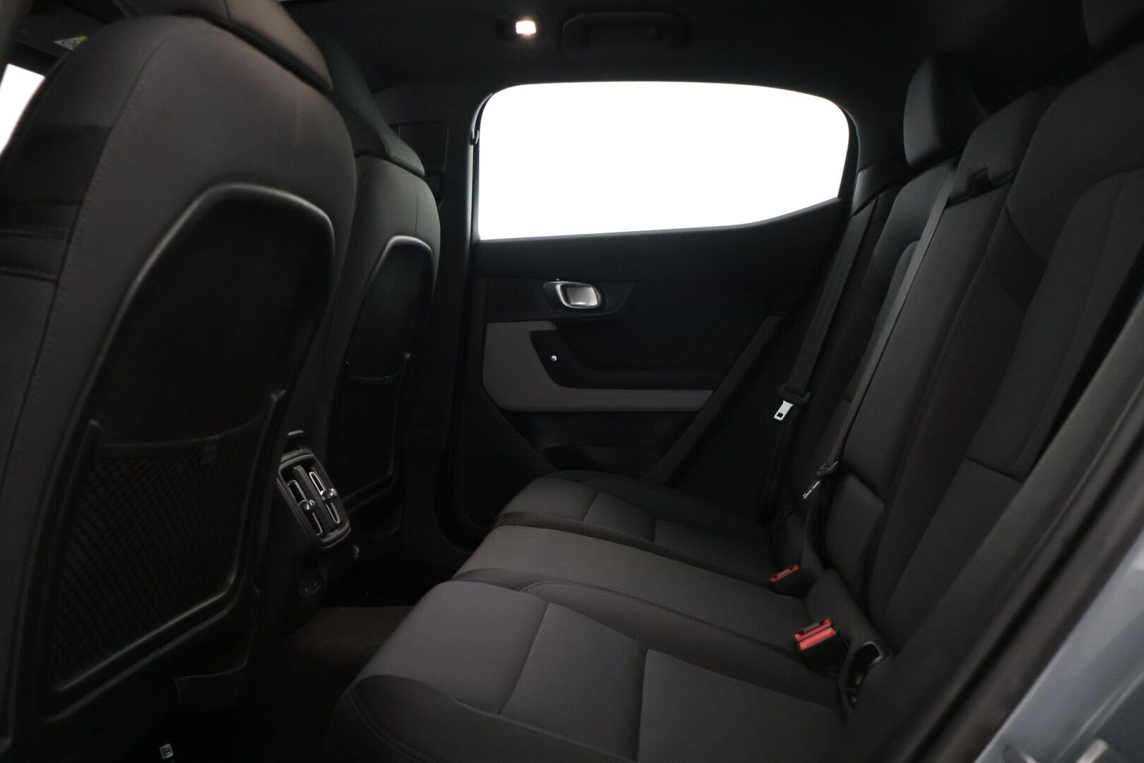 Polestar 2 2022 Standard Range Single Motor, 170kW, 64kWh* Pilot&Plus / ILP / 360-kamera / Lasikatto * - Kahdet renkaat alumiinivanteilla / Hyvin pidetty yksilö, loistavalla varustepaketilla *