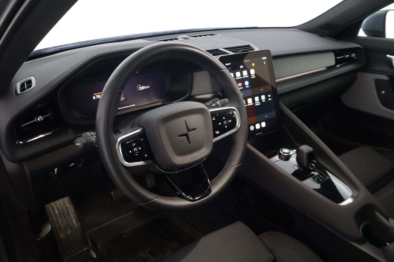 Polestar 2 2022 Standard Range Single Motor, 170kW, 64kWh* Pilot&Plus / ILP / 360-kamera / Lasikatto * - Kahdet renkaat alumiinivanteilla / Hyvin pidetty yksilö, loistavalla varustepaketilla *