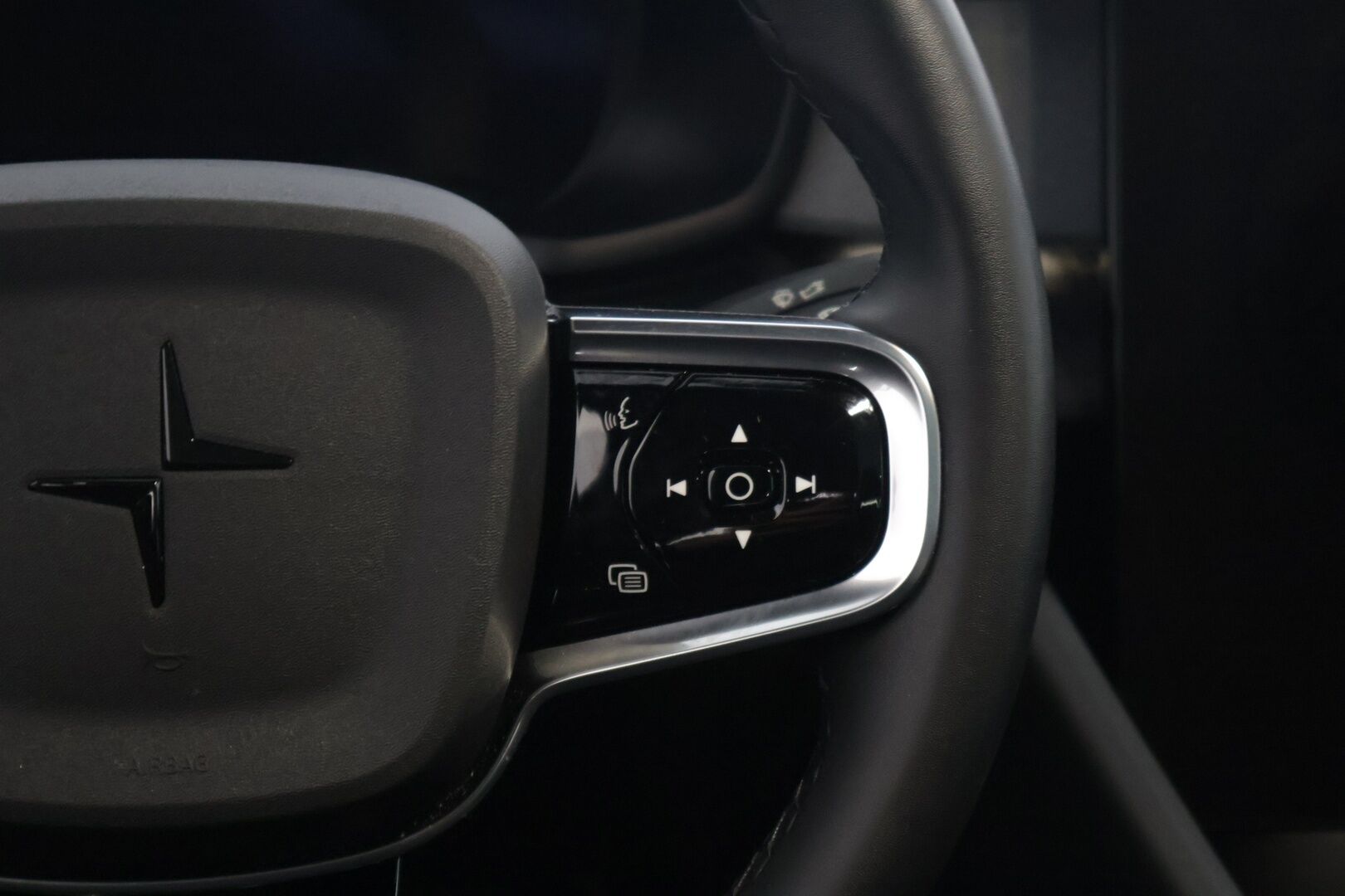 Polestar 2 2022 Standard Range Single Motor, 170kW, 64kWh* Pilot&Plus / ILP / 360-kamera / Lasikatto * - Kahdet renkaat alumiinivanteilla / Hyvin pidetty yksilö, loistavalla varustepaketilla *