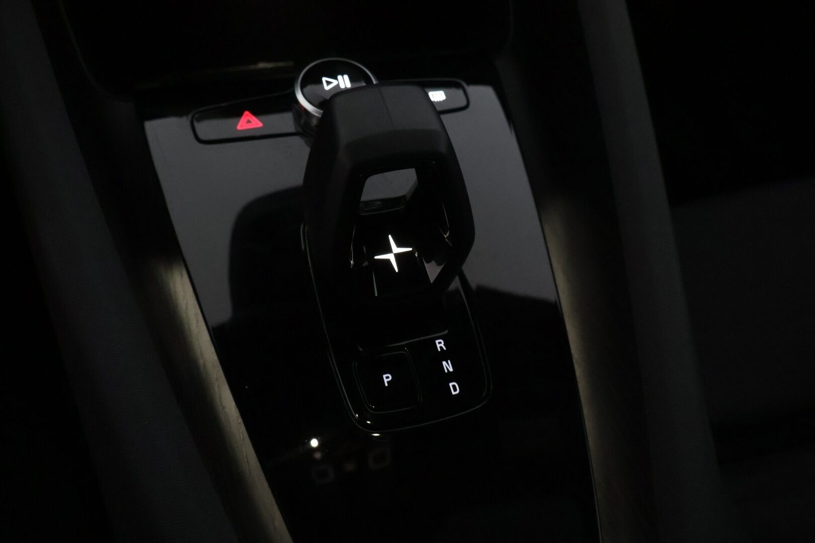 Polestar 2 2022 Standard Range Single Motor, 170kW, 64kWh* Pilot&Plus / ILP / 360-kamera / Lasikatto * - Kahdet renkaat alumiinivanteilla / Hyvin pidetty yksilö, loistavalla varustepaketilla *