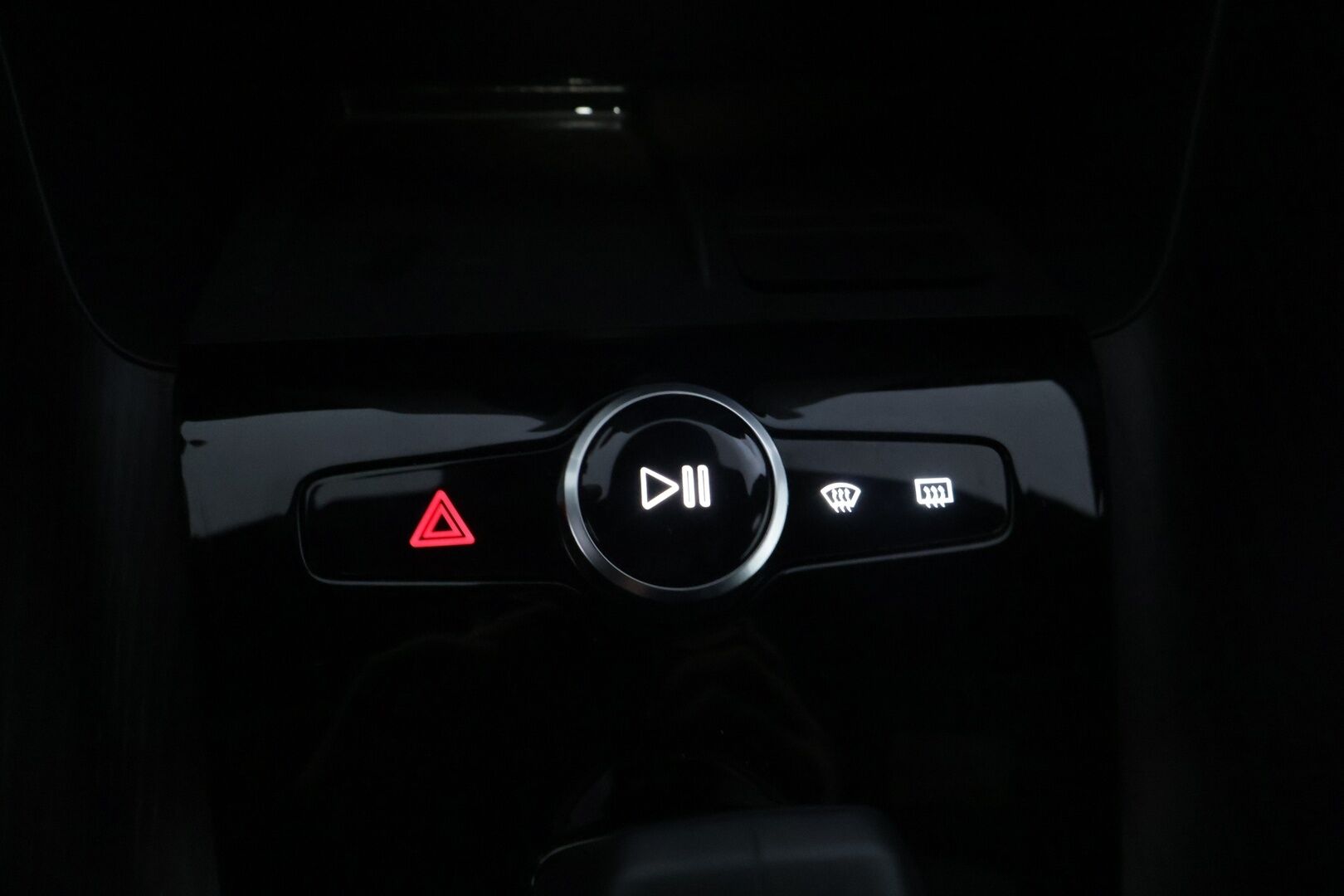 Polestar 2 2022 Standard Range Single Motor, 170kW, 64kWh* Pilot&Plus / ILP / 360-kamera / Lasikatto * - Kahdet renkaat alumiinivanteilla / Hyvin pidetty yksilö, loistavalla varustepaketilla *