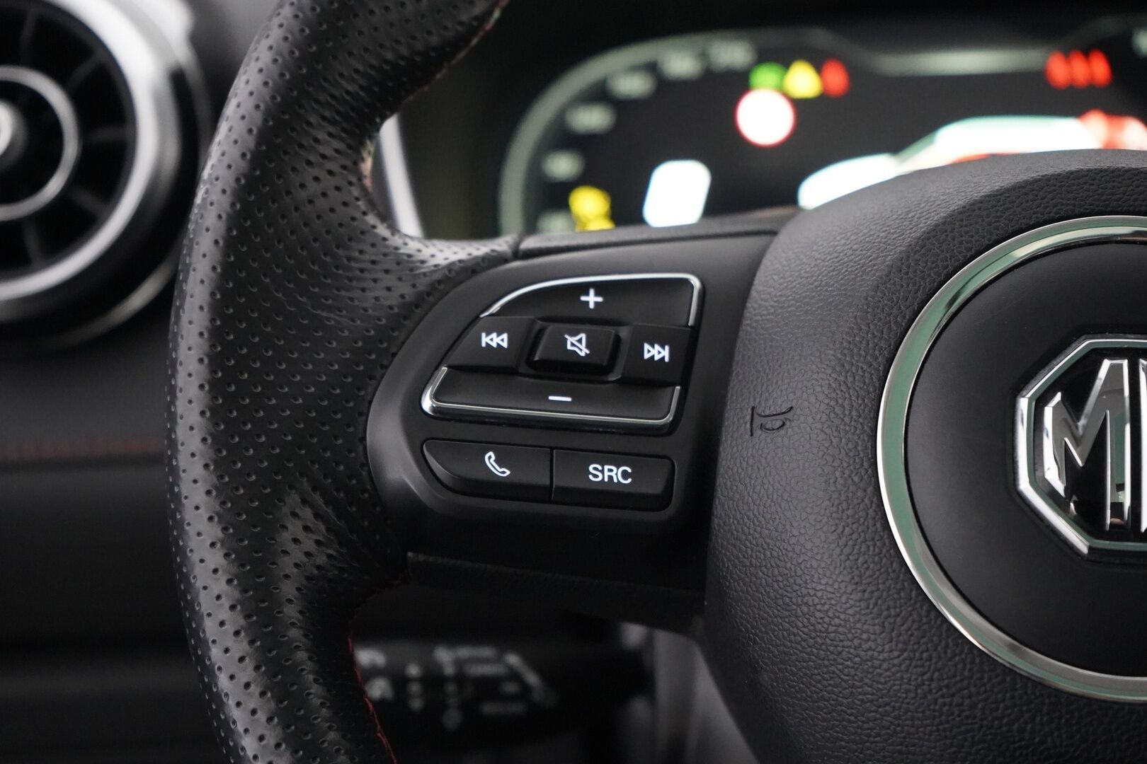 MG EHS 2022 Plug-in Hybrid Luxury *Panorama / Adapt.Vakkari / Nahat / 360-Kamera*