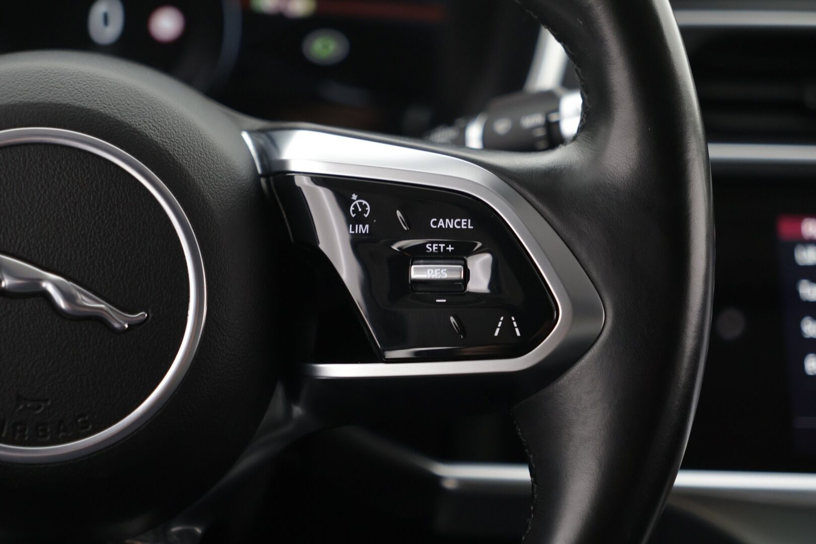 Jaguar I-PACE 2018 First Edition ** Myydään huutokaupat.com - | Meridian | Nahkaverhoilu | Lasikatto |