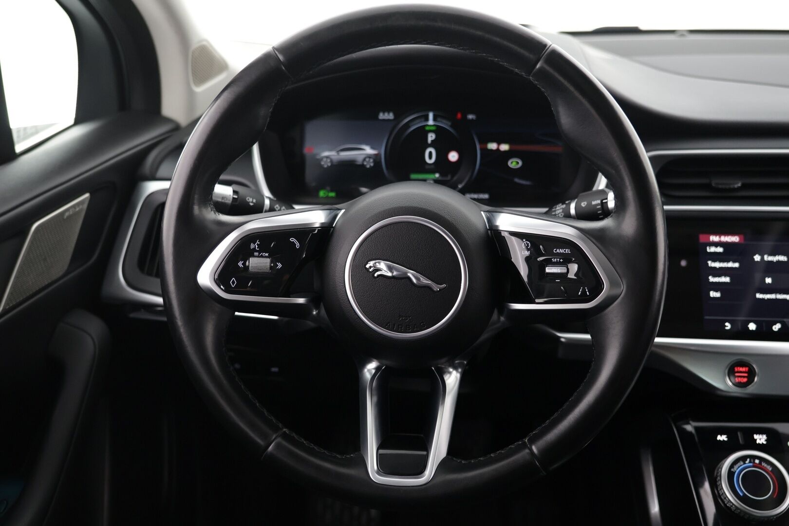 Jaguar I-PACE 2018 First Edition ** Myydään huutokaupat.com - | Meridian | Nahkaverhoilu | Lasikatto |