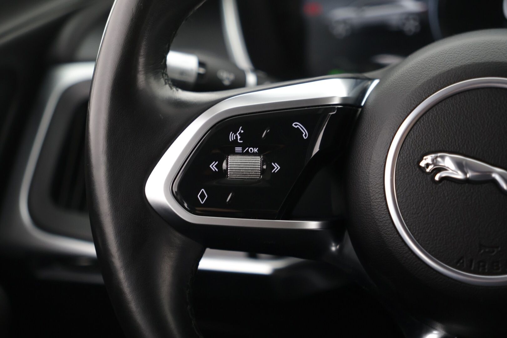 Jaguar I-PACE 2018 First Edition ** Myydään huutokaupat.com - | Meridian | Nahkaverhoilu | Lasikatto |