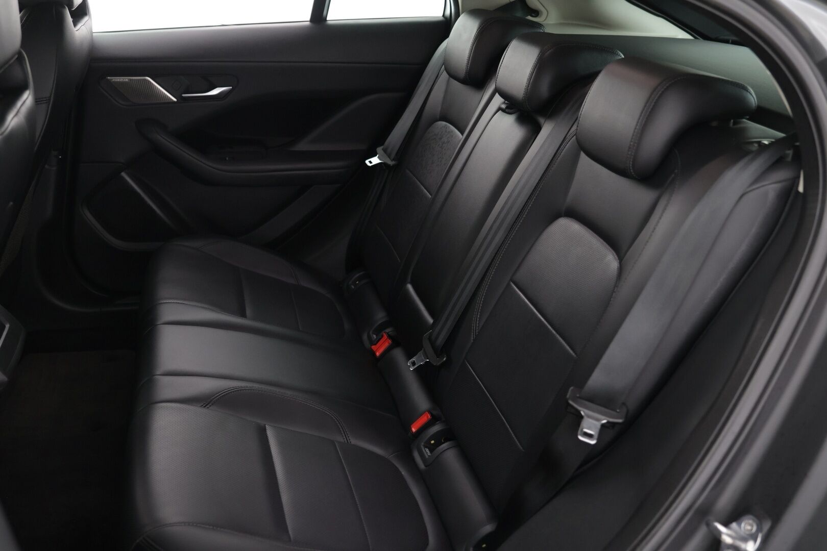Jaguar I-PACE 2018 First Edition ** Myydään huutokaupat.com - | Meridian | Nahkaverhoilu | Lasikatto |