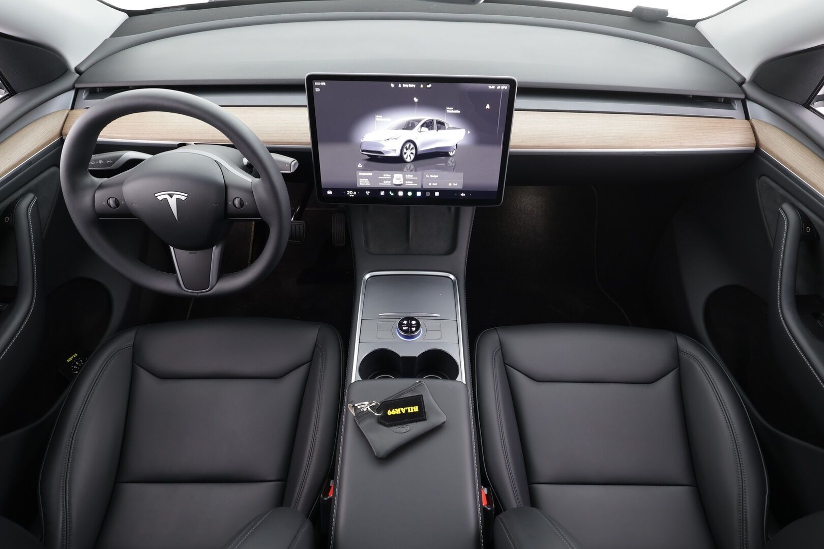 Tesla Model Y 2024 RWD * Koukku / ILP / ACC / Lasikatto / Matrix-LED / P.Kamera / Muistipenkki / Premium Audio / Navi / Kaistavahti * - 1-om Suomi-auto / 2x Latauskaapelit